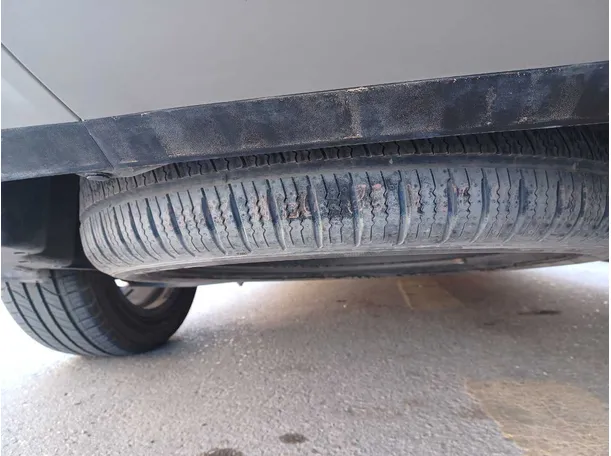 Car image 26
