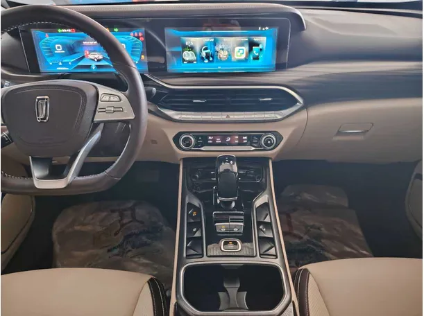 Car image 24