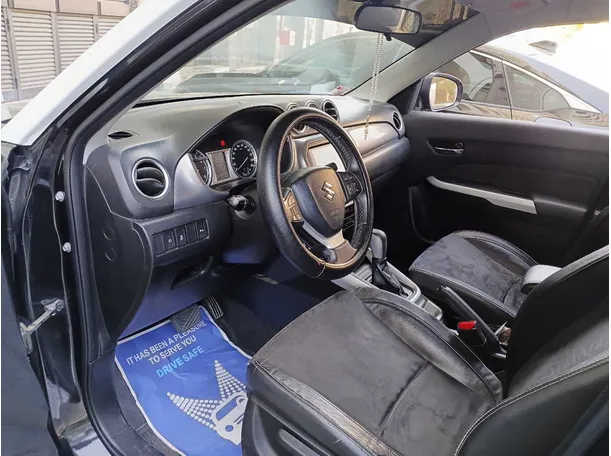Car image 12