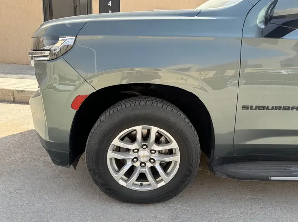 Car image 9