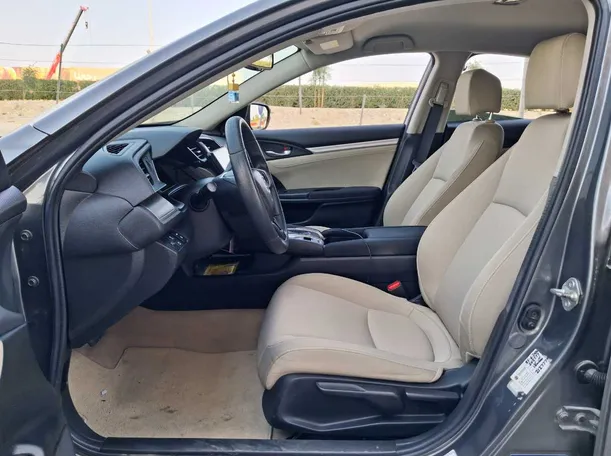 Car image 12