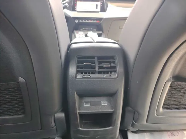 Car image 29