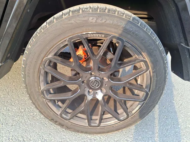 Car image 9