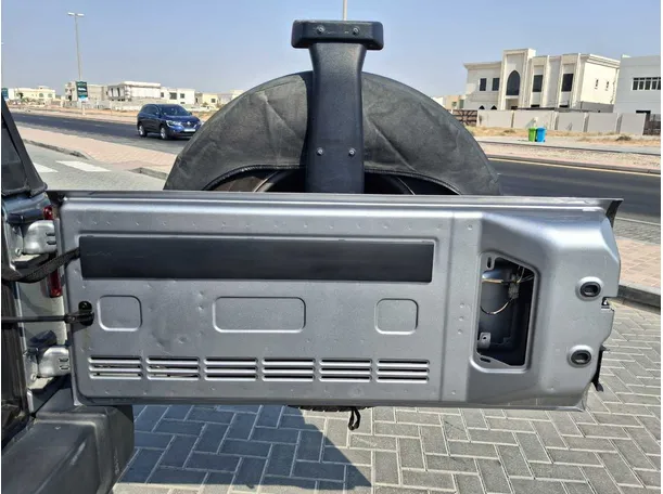 Car image 18