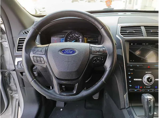 Car image 18