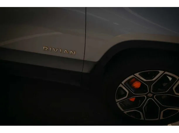 Car image 13