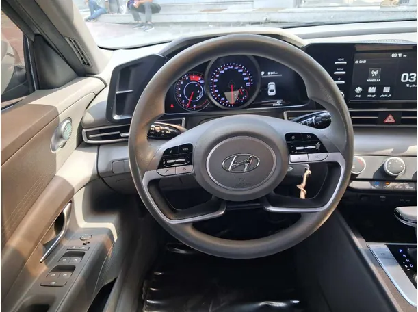 Car image 19