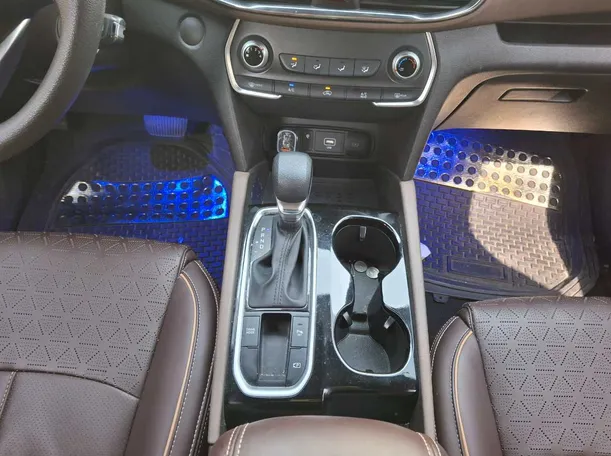 Car image 16