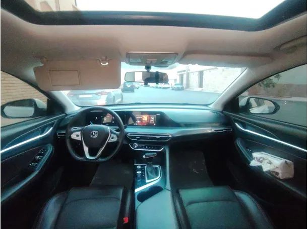 Car image 17