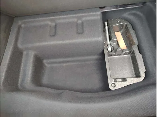 Car image 36