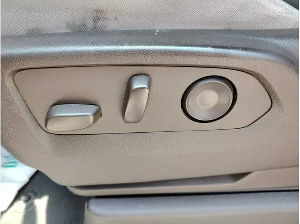 Car image 38
