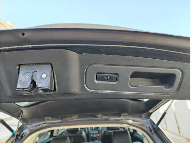 Car image 29