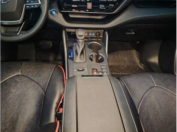 Car image 24