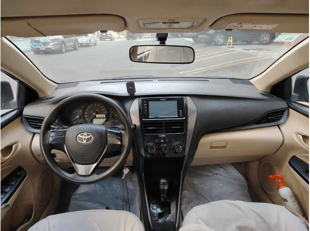 Car image 17