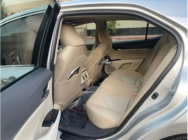 Car image 16