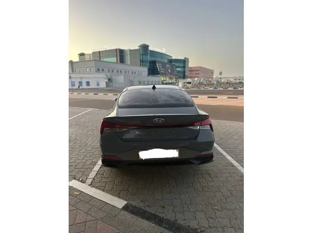 Car image 4