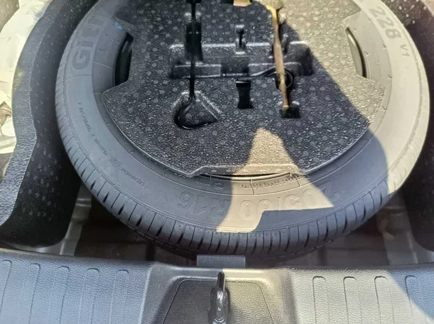 Car image 29