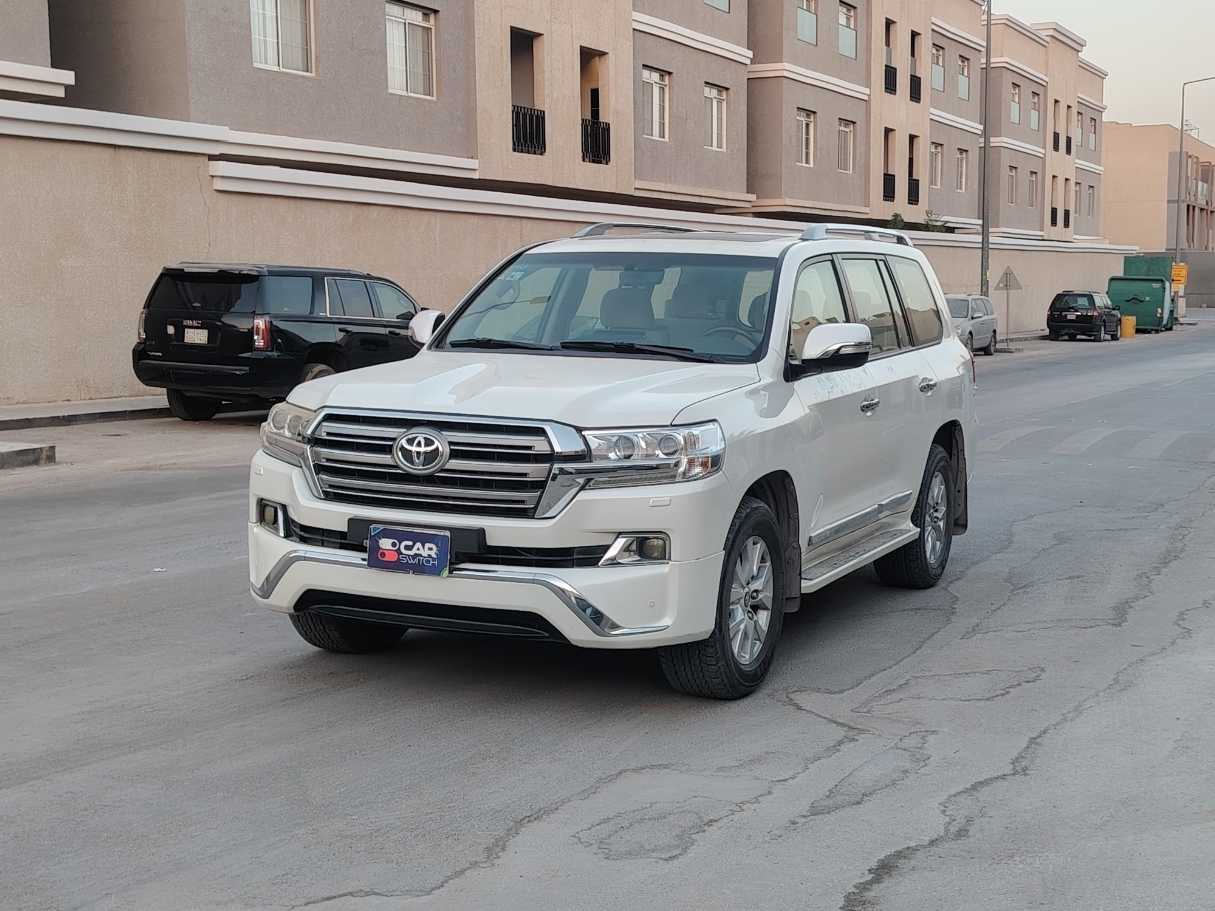 2018 Toyota Land Cruiser GXR