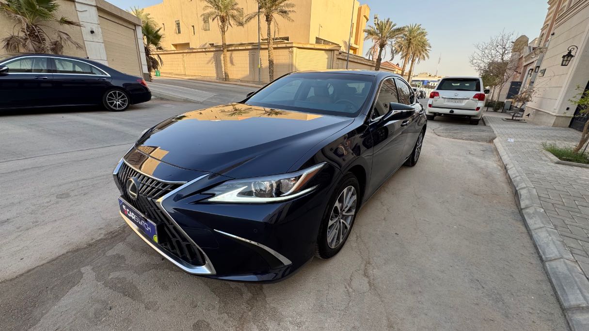 2024 Lexus ES300h Hybrid
