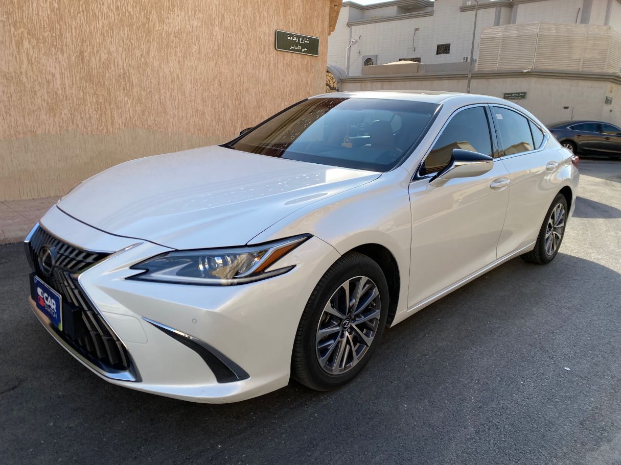 2024 Lexus ES250