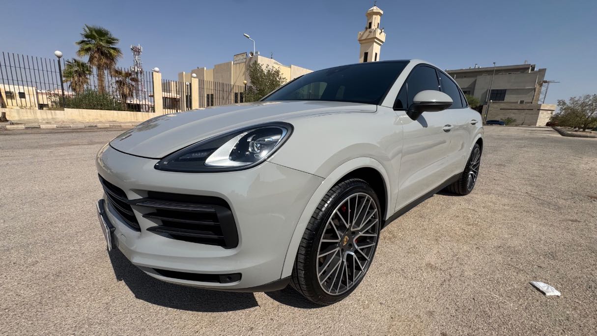 2023 Porsche Cayenne platinum edition
