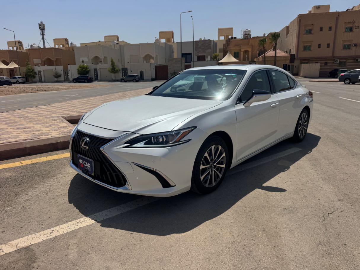 2023 Lexus ES300h Hybrid