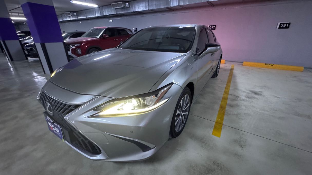 2023 Lexus ES300h Hybrid
