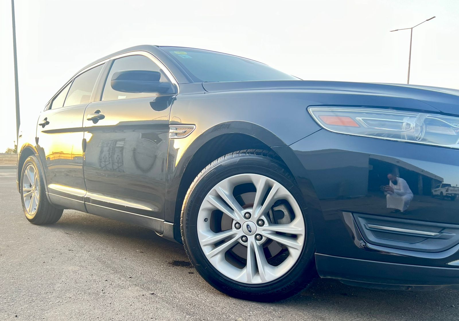 2013 Ford Taurus ٣