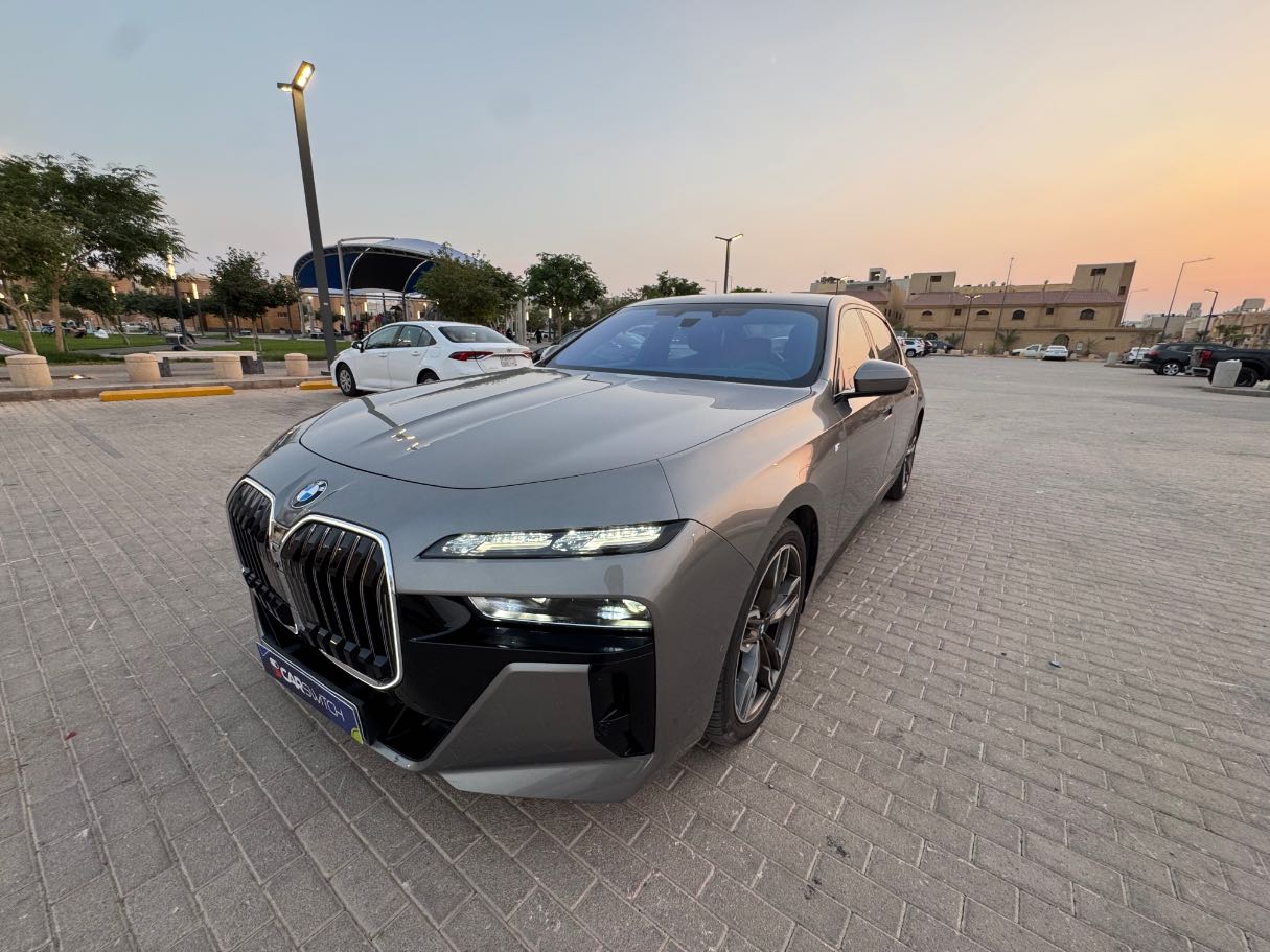 2023 BMW 740