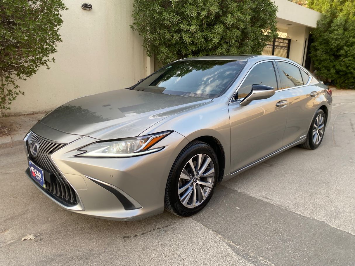 2021 Lexus ES300h Hybrid