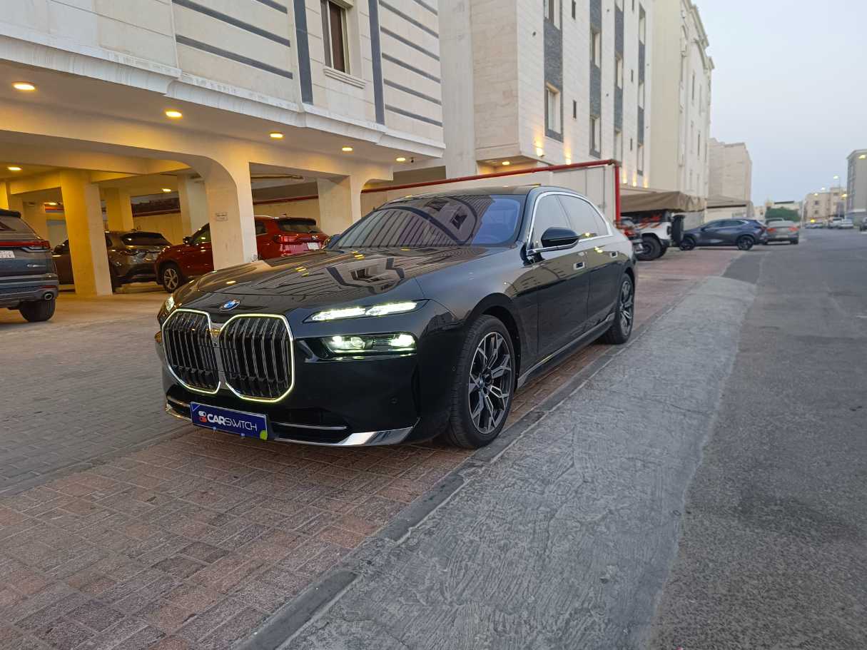 2024 BMW 735 i