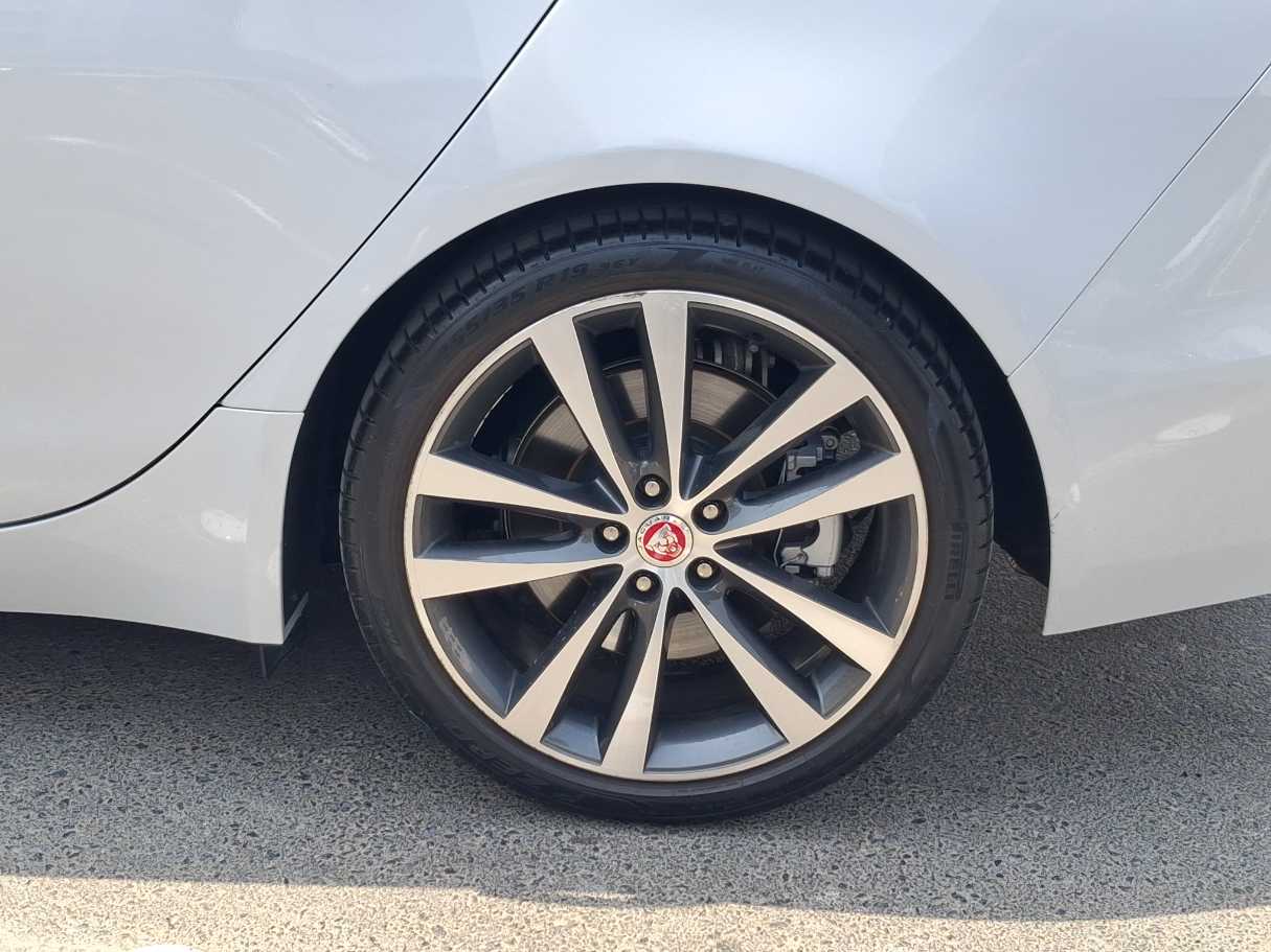 Jaguar Xe, миниатюра 9
