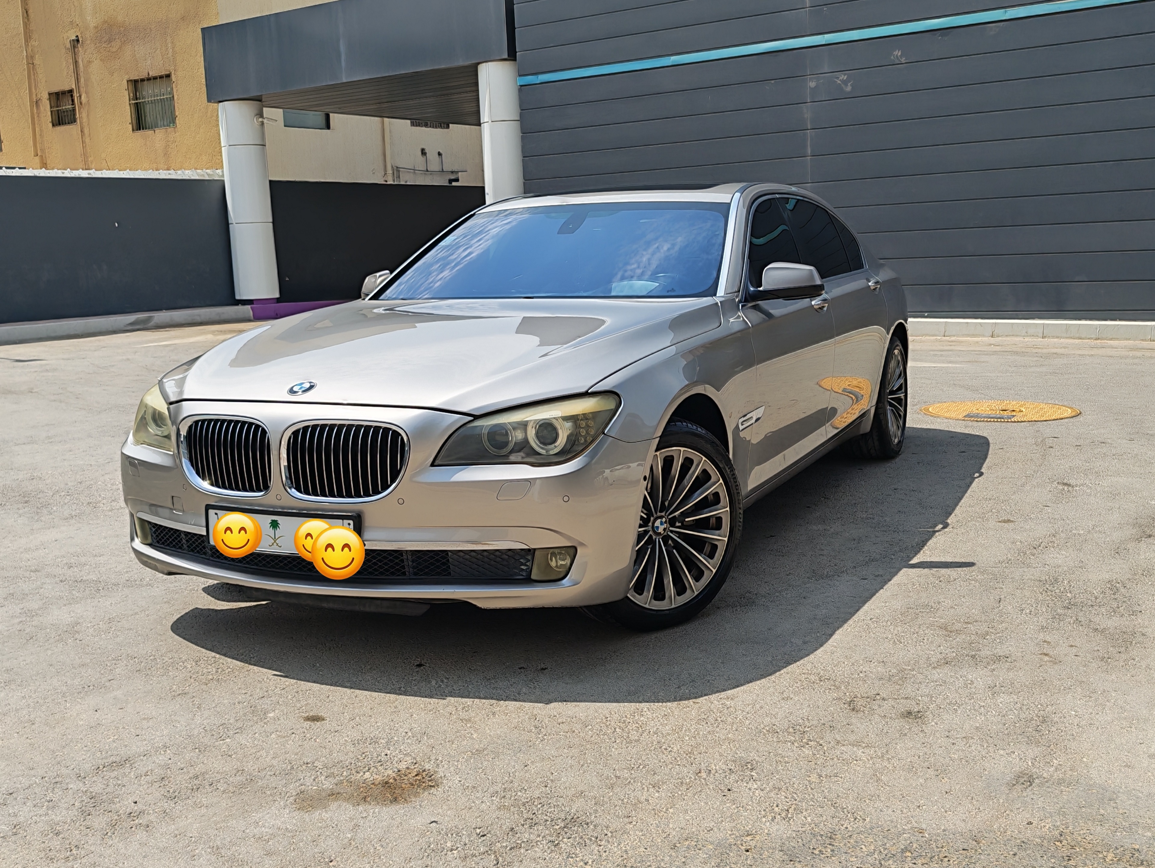 2012 BMW 740 السابعه