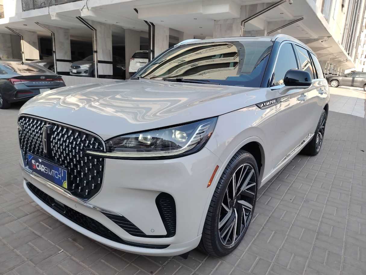 Lincoln Aviator for sale: SAR 242,000 - 17,000 KM, 2025 | CarSwitch